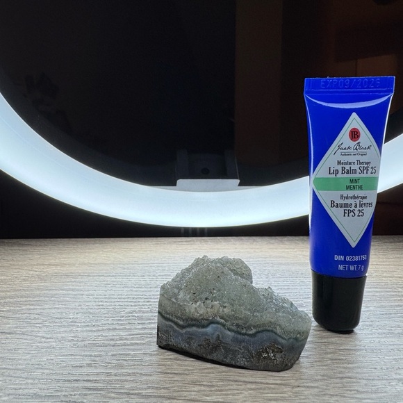 Heart-Shaped Raw Crystal - Picture 3 of 4